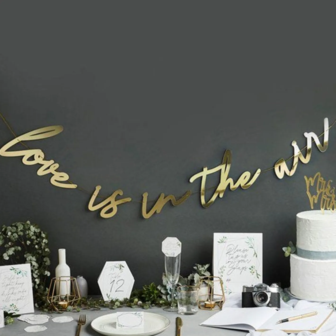 Gold Love Is In The Air Letter Banner - 2M<Party Delights