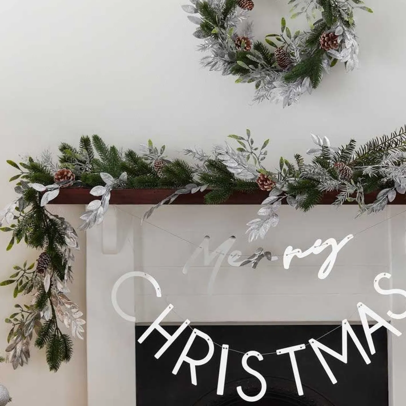 Mistletoe, Pine Cones & Silver Foliage Garland - 1.8M<Party Delights Discount