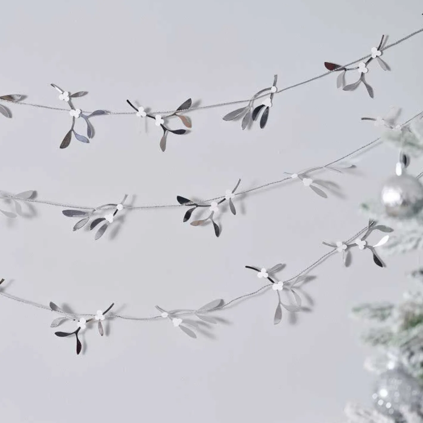 Silver Mistletoe Paper Garland - 5M<Party Delights