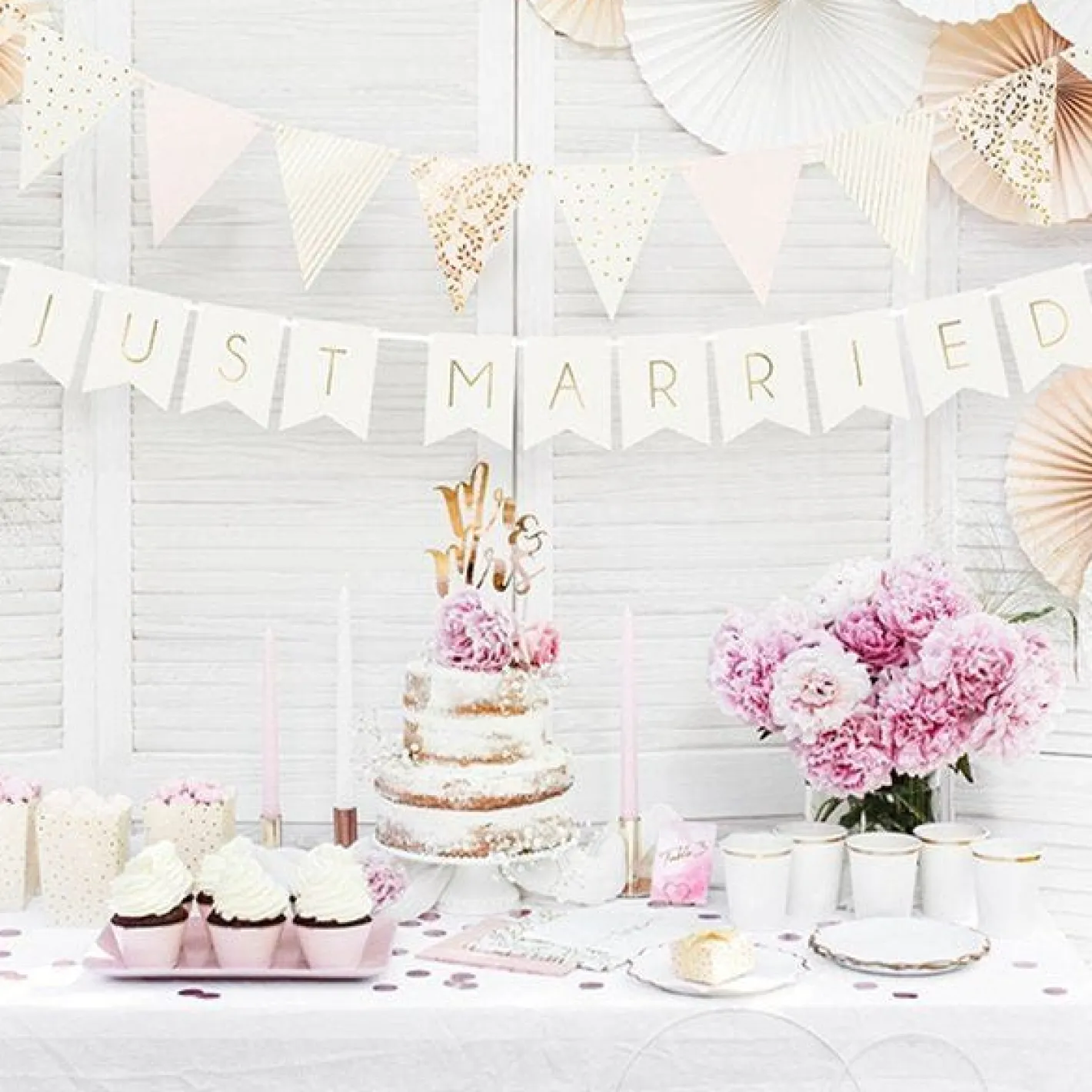 White Just Married Bunting - 1.5M<Party Delights New