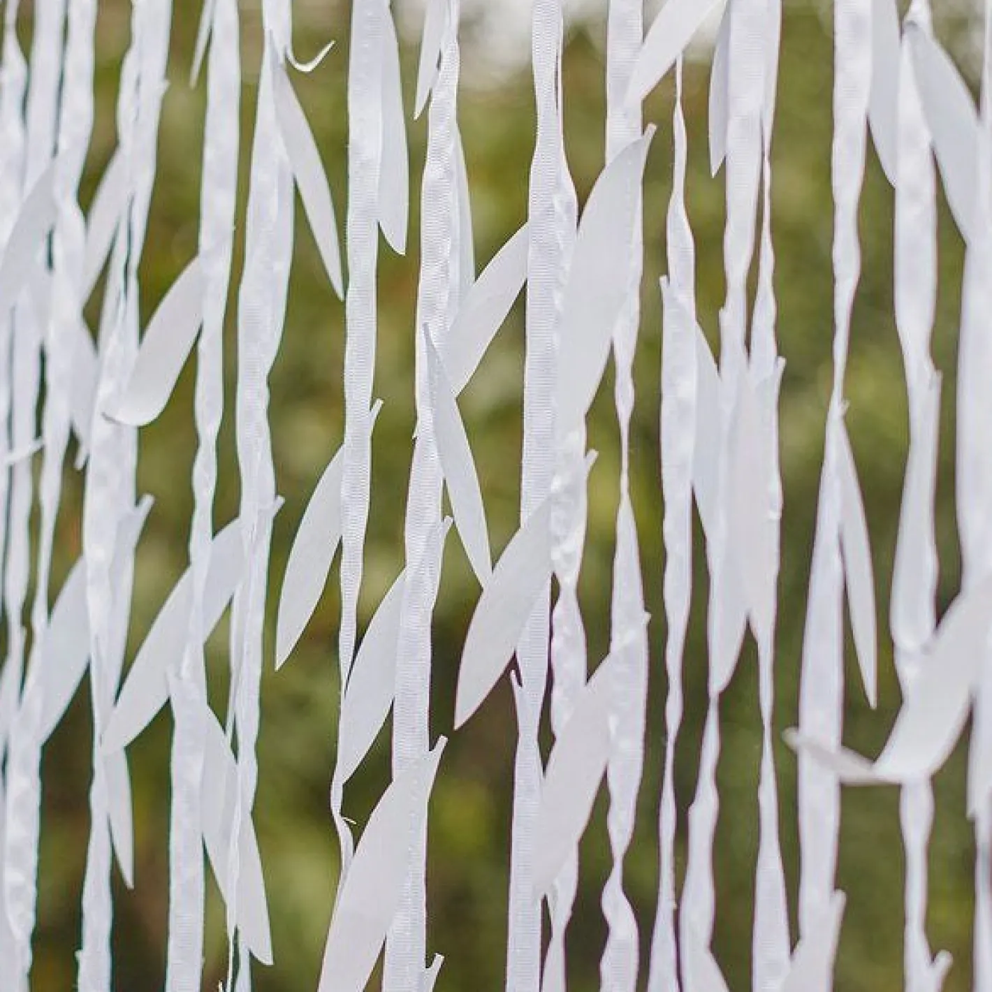 White Leaf Ribbon Backdrop<Party Delights Hot